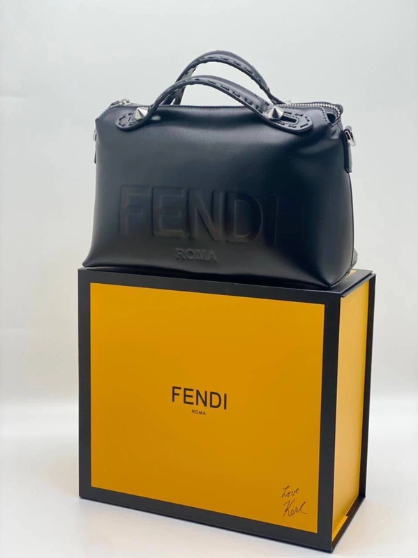 Женская кожаная сумка Fendi черная 27/16 коллекция 2021-2022 фото-3