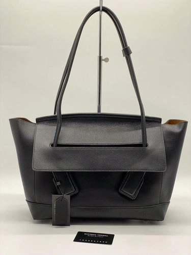 Женская кожаная сумка Bottega Veneta Medium Arco 33×24 черная