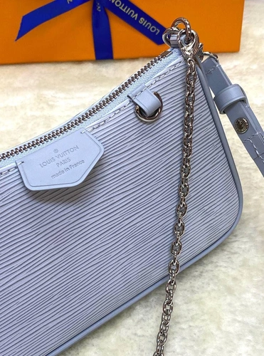 Женская кожаная сумка-клатч Louis Vuitton Easy pouch с плечевым ремнём голубая 19/11/3 см фото-7