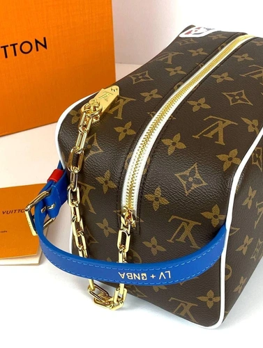 Женская сумка Louis Vuitton Cloakroom Dopp Kit LV x NBA премиум-люкс коричневая 24/15/15 фото-5