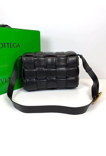 Женская кожаная сумка Bottega Veneta Padded Cassette Bag премиум-люкс черная фото-10