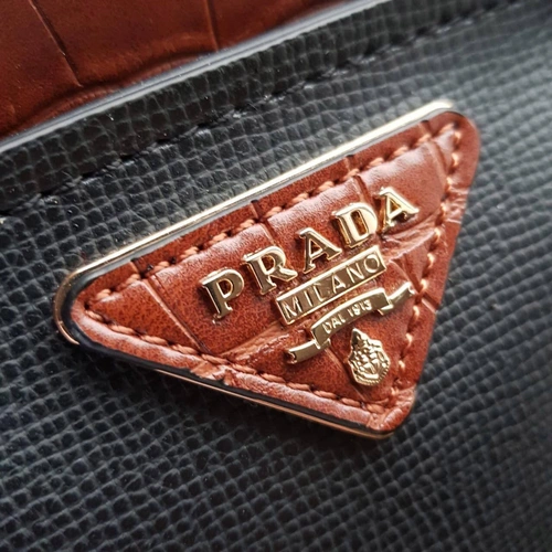 Сумка женская кожаная Prada черная 33/22 коллекция 2021-2022 фото-6