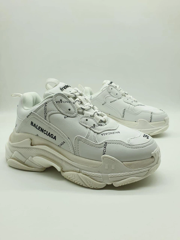 Кроссовки женские Balenciaga Triple S белые кожаные A54109