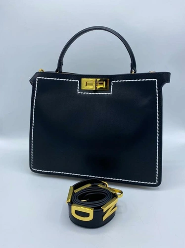 Женская кожаная сумка Fendi черная 32/25 см