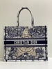 Женская сумка-шоппер Dior серая из ткани с рисунком 42/34/16 см фото-1