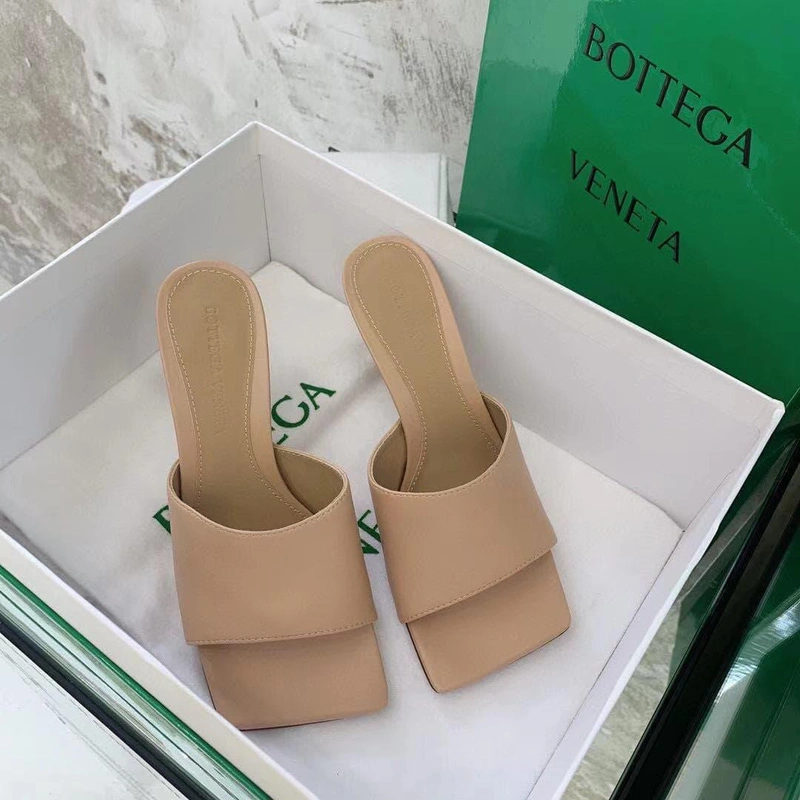 Женские босоножки-мюли кожаные Bottega Veneta бежевые коллекция лето-2021 фото-3