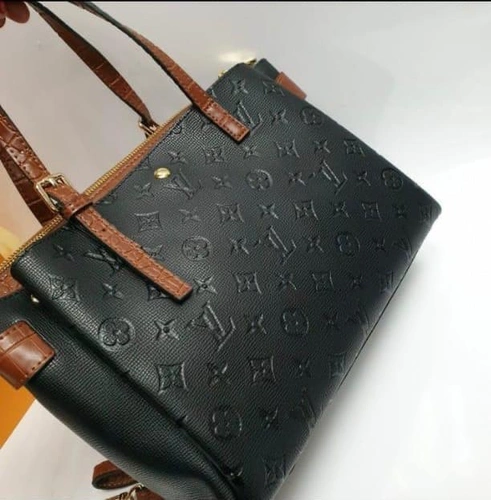 Женская сумка кожаная Louis Vuitton черная 30/25/13 см фото-5