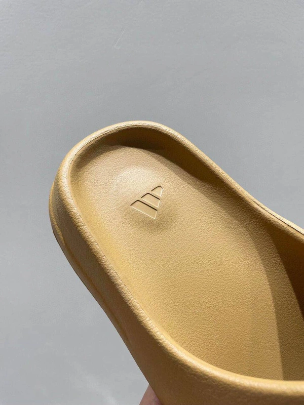 Шлёпанцы Adidas Yeezy Slide GW1931 светло-коричневые фото-5