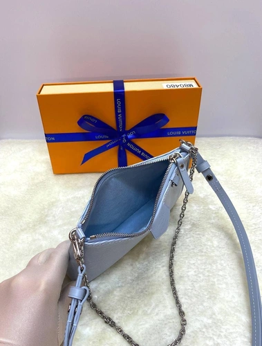 Женская кожаная сумка-клатч Louis Vuitton Easy pouch с плечевым ремнём голубая 19/11/3 см фото-2