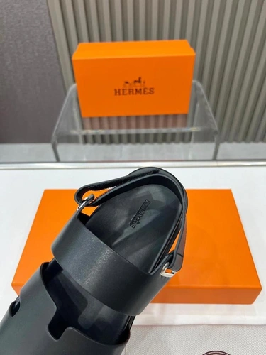 Сандалии мужские кожаные Hermes Chypre II A108852 черные фото-6