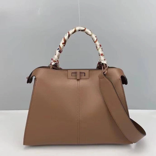 Женская кожаная сумка Fendi коричневая 42/30 фото-3