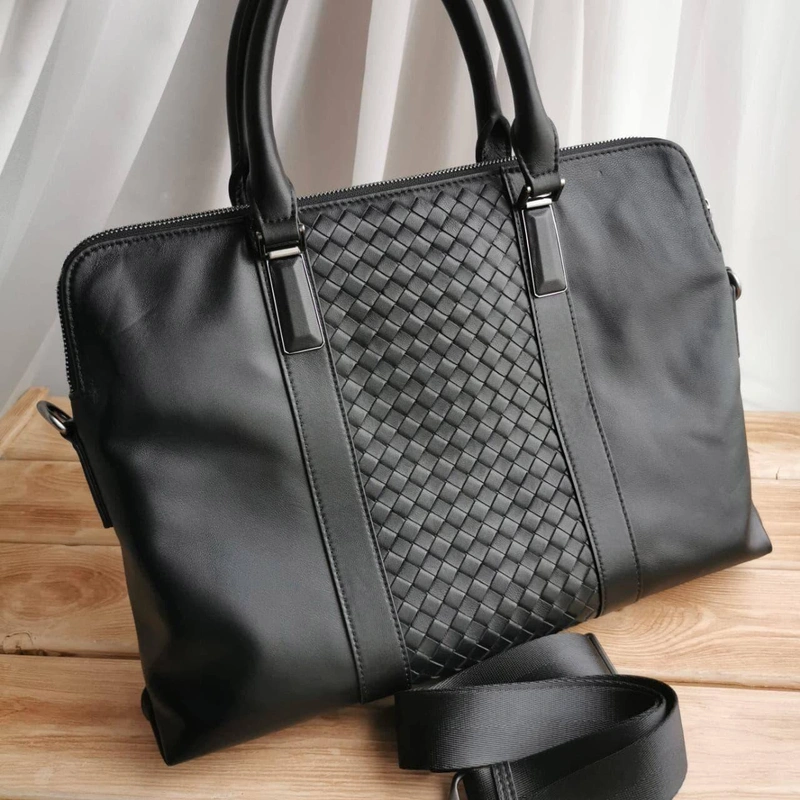 Мужской кожаный портфель Bottega Veneta черный 41/29