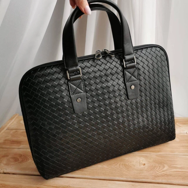 Мужской кожаный портфель Bottega Veneta черный 41/29 коллекция 2021-2022