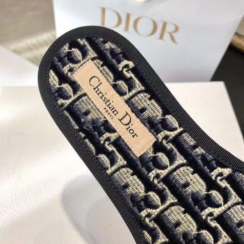 Шлёпанцы женские Christian Dior с рисунком-монограммой премиум-люкс коллекция 2021-2022 фото-7