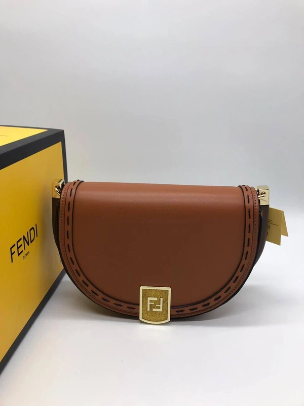 Женская кожаная сумка Fendi коричневая 25/17/8