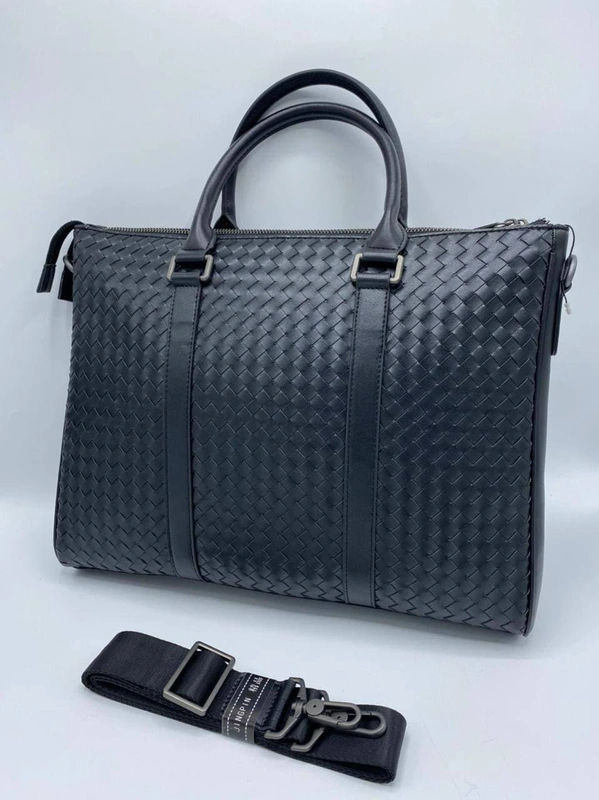 Кожаная сумка Bottega Veneta черная для документов 39/30 см. A70863