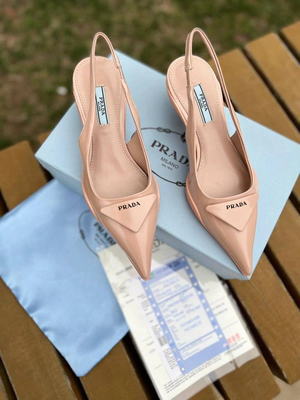 Туфли-лодочки Prada Soft Padded Leather Slingback Pumps Beige фото-4