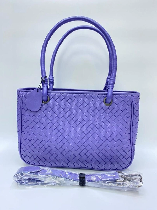 Женская кожаная сумка Bottega Veneta фиолетовая 28/19 см коллекция 2021-2022