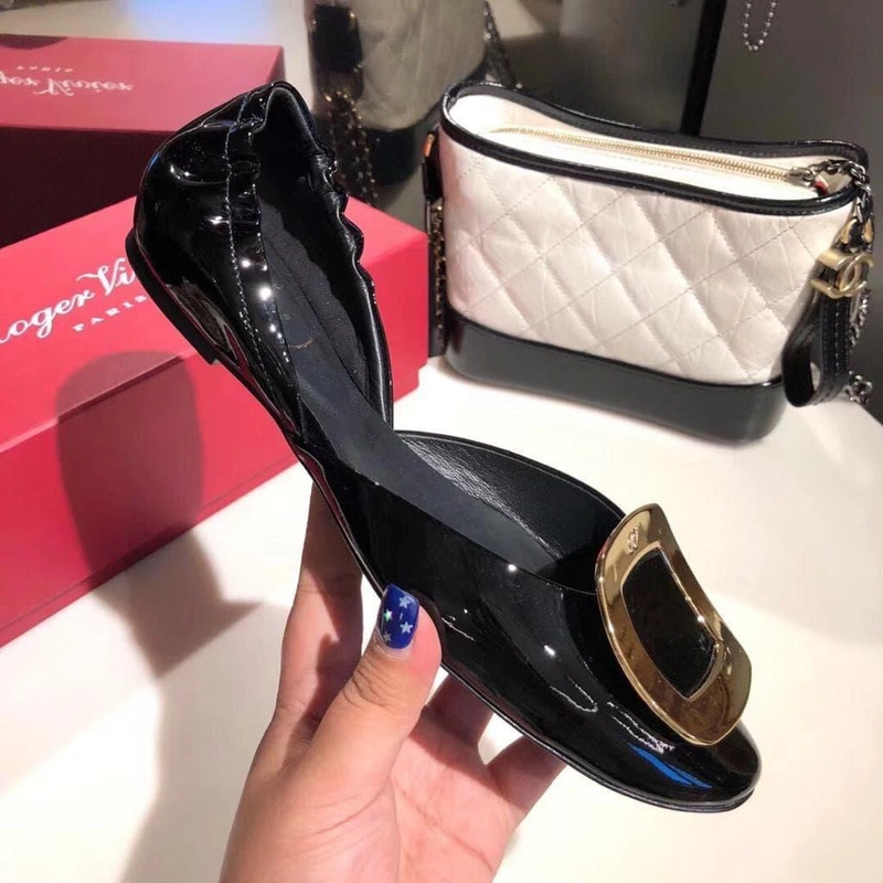 Женские туфли-балетки Roger Vivier черные коллекция 2021-2022 A77991 фото-2