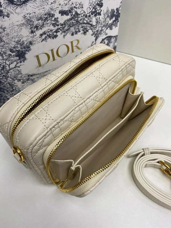 Женская кожаная сумка-клатч Dior со стёжкой белая 19/14/6 см фото-4