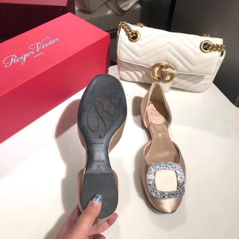 Женские туфли-балетки Roger Vivier бежевые коллекция 2021-2022 фото-2