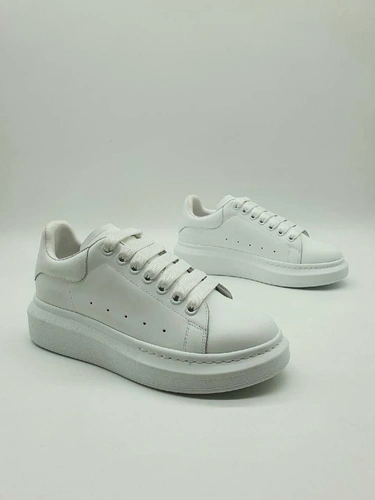 Кроссовки Alexander McQueen Oversized Larry White