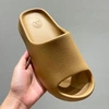 Шлёпанцы Adidas Yeezy Slide GW1931 светло-коричневые фото-1