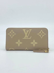 Женский кожаный кошелёк Louis Vuitton бежевый 19/10 коллекция 2021-2022 фото-