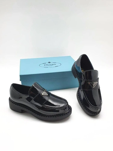 Туфли-лоферы женские Prada черные коллекция 2021-2022 A66091 фото-2