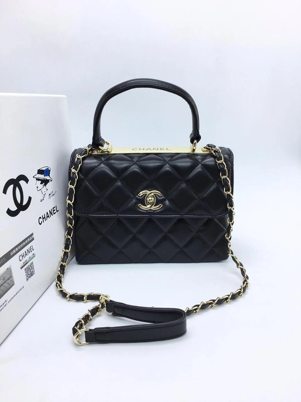 Женская сумка Chanel 24x18x9 черная A53910