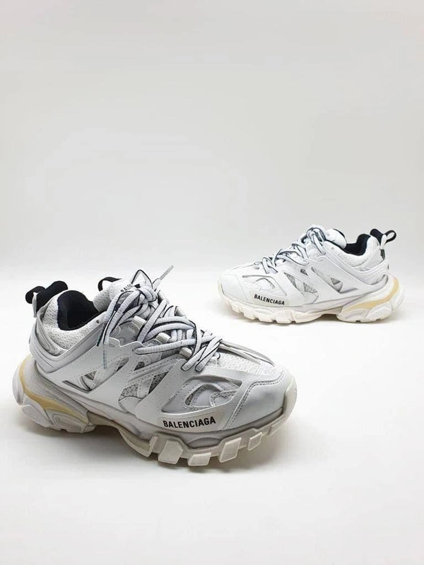 Женские кроссовки Balenciaga Track.2 белые коллекция 2021-2022 A69992