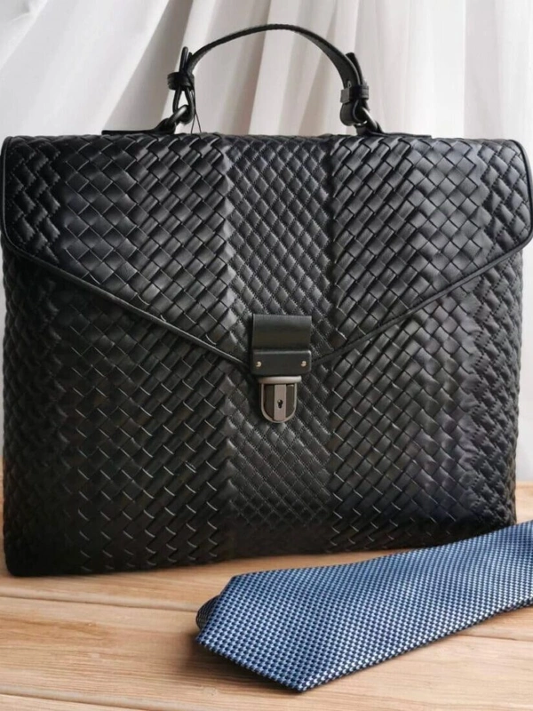 Портфель Bottega Veneta A104188 черный 38/31 см