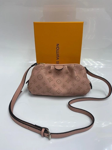 Женский кожаный клатч Louis Vuitton розовый 25/15 см