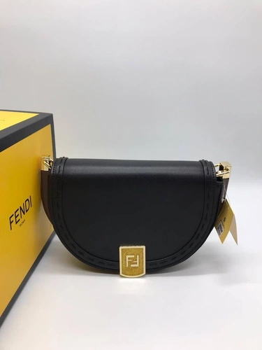 Женская кожаная сумка Fendi черная 25/17/8