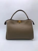 Женская сумка Fendi 32×24 бежевая фото-1