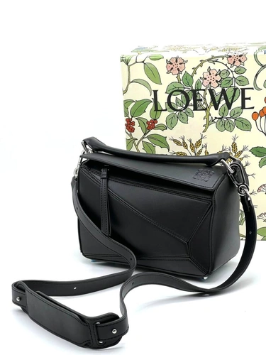 Женская кожаная сумка Loewe A106355 черная 25/15 см