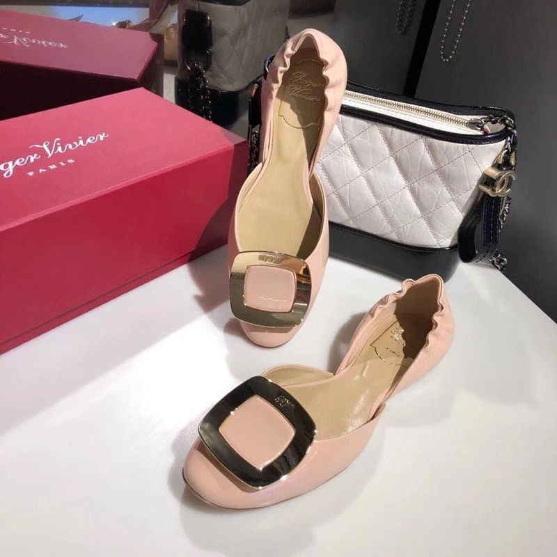 Женские туфли-балетки Roger Vivier светло-розовые коллекция 2021-2022