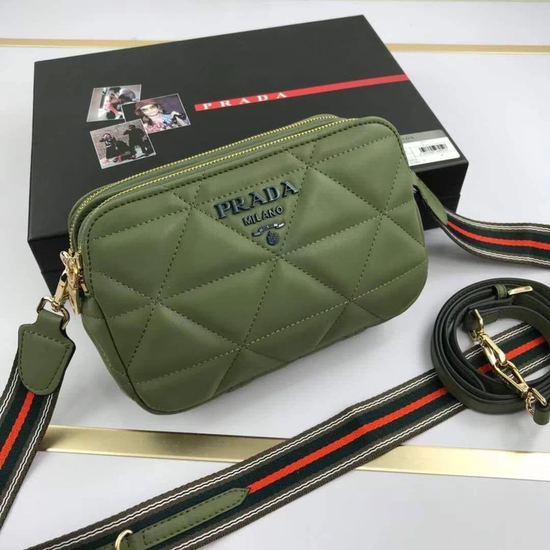 Сумка женская кожаная Prada зеленая