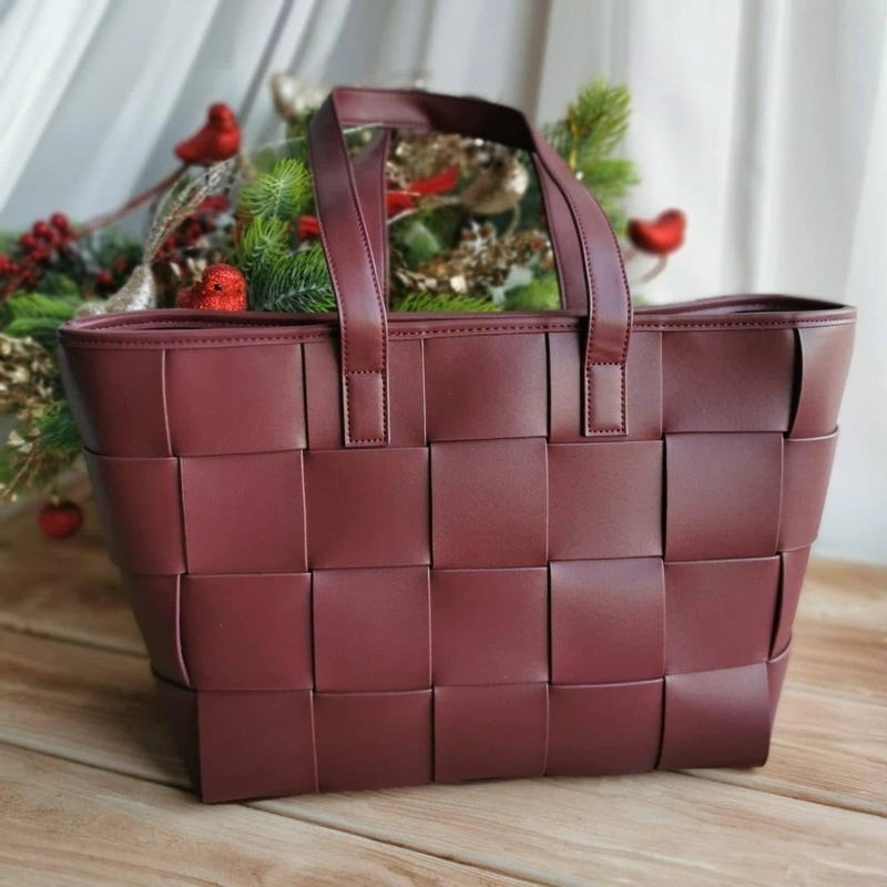 Женская кожаная сумка Bottega Veneta бордовая 35/26 коллекция 2021-2022