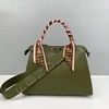 Женская кожаная сумка Fendi цвета хаки 42/30 фото-1