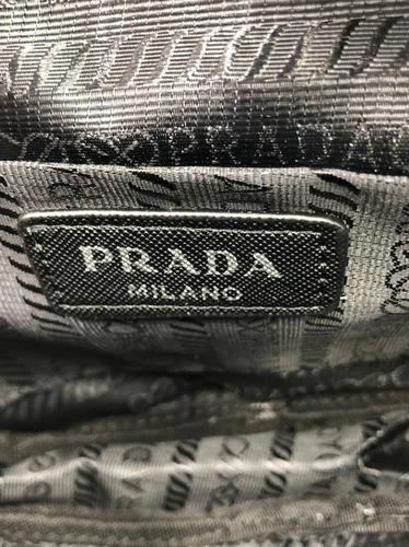 Сумка Prada из нейлона черная 19/16 см. фото-7