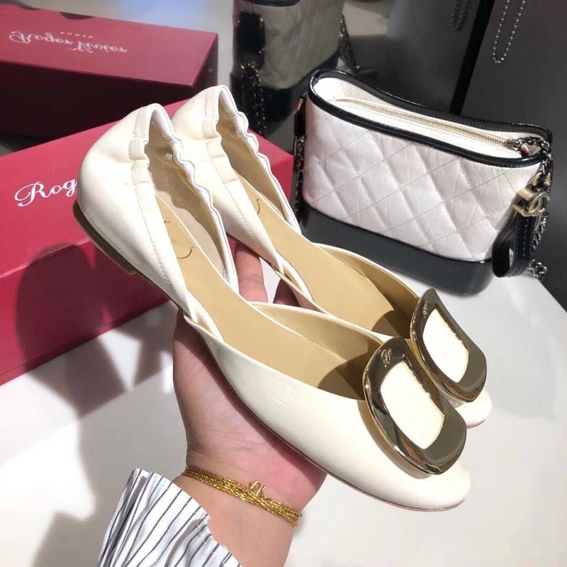 Женские туфли-балетки Roger Vivier белые коллекция 2021-2022 фото-2