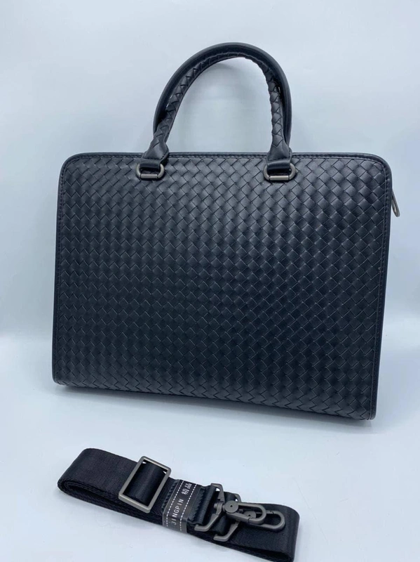 Кожаная сумка Bottega Veneta черная для документов 39/30 см. A70857