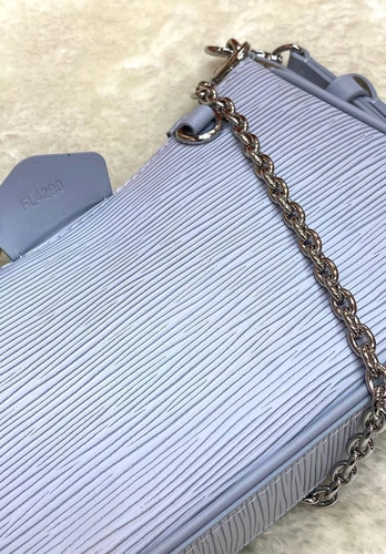 Женская кожаная сумка-клатч Louis Vuitton Easy pouch с плечевым ремнём голубая 19/11/3 см фото-8
