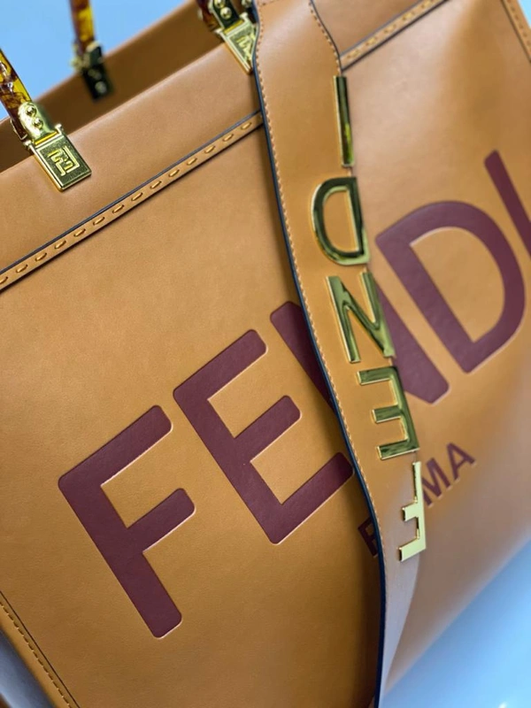 Женская кожаная сумка Fendi коричневая 40/34/21 коллекция 2021-2022 фото-3