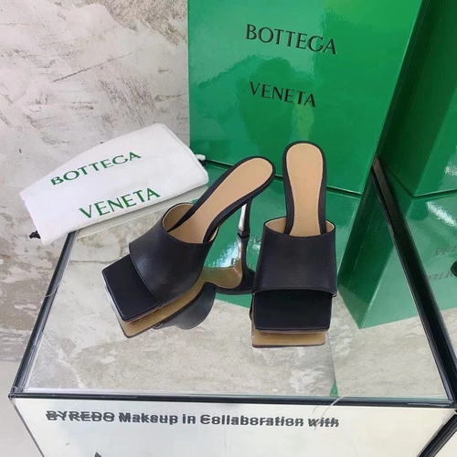 Женские босоножки-мюли кожаные Bottega Veneta черные коллекция лето-2021 фото-4