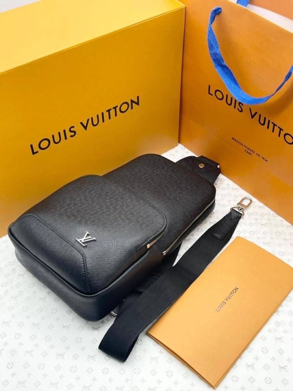 Сумка-слинг Louis Vuitton Avenue М41700 премиум-люкс черная 30/28 фото-5