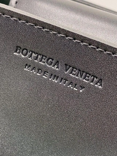 Женская кожаная сумка Bottega Veneta Arco Tote черная фото-9