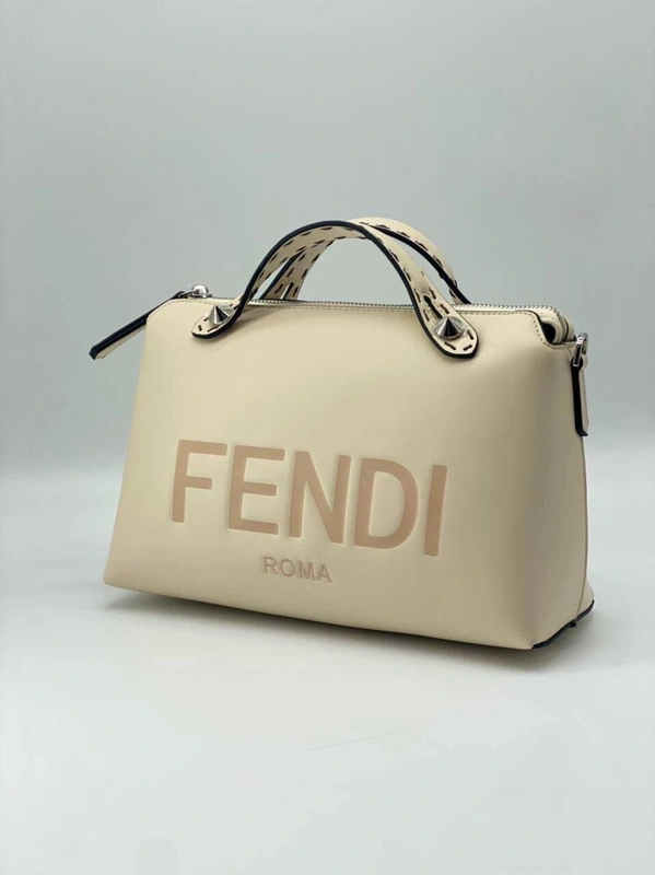 Женская кожаная сумка Fendi белая 27/16 коллекция 2021-2022