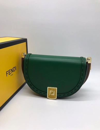 Женская кожаная сумка Fendi зеленая 25/17/8